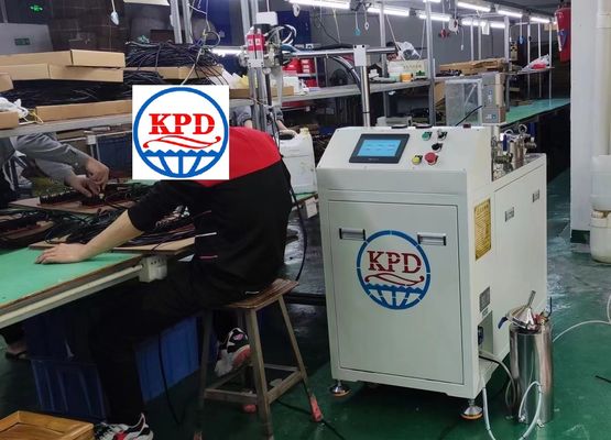 Máquina para distribuir resina epoxi de adhesivo para sensores electrónicos de precisión