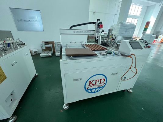 Máquina de resina epoxi para la aplicación de doming en la producción de etiquetas 3D