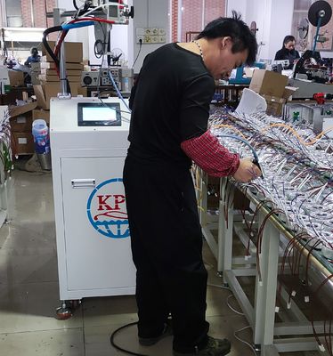 Máquina de mezcla y dosificación de dos componentes para colocar pegamento en macetas