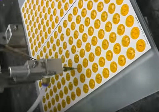 Máquina profesional de colocación de pegamento AB para la distribución de pegatinas y el acoplamiento de resina epoxi