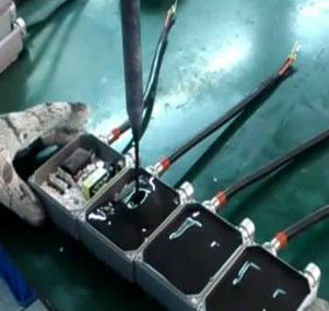 Piezas electrónicas 3 Ejes Robótico AB Potting de pegamento de la correa transportadora de la línea de producción